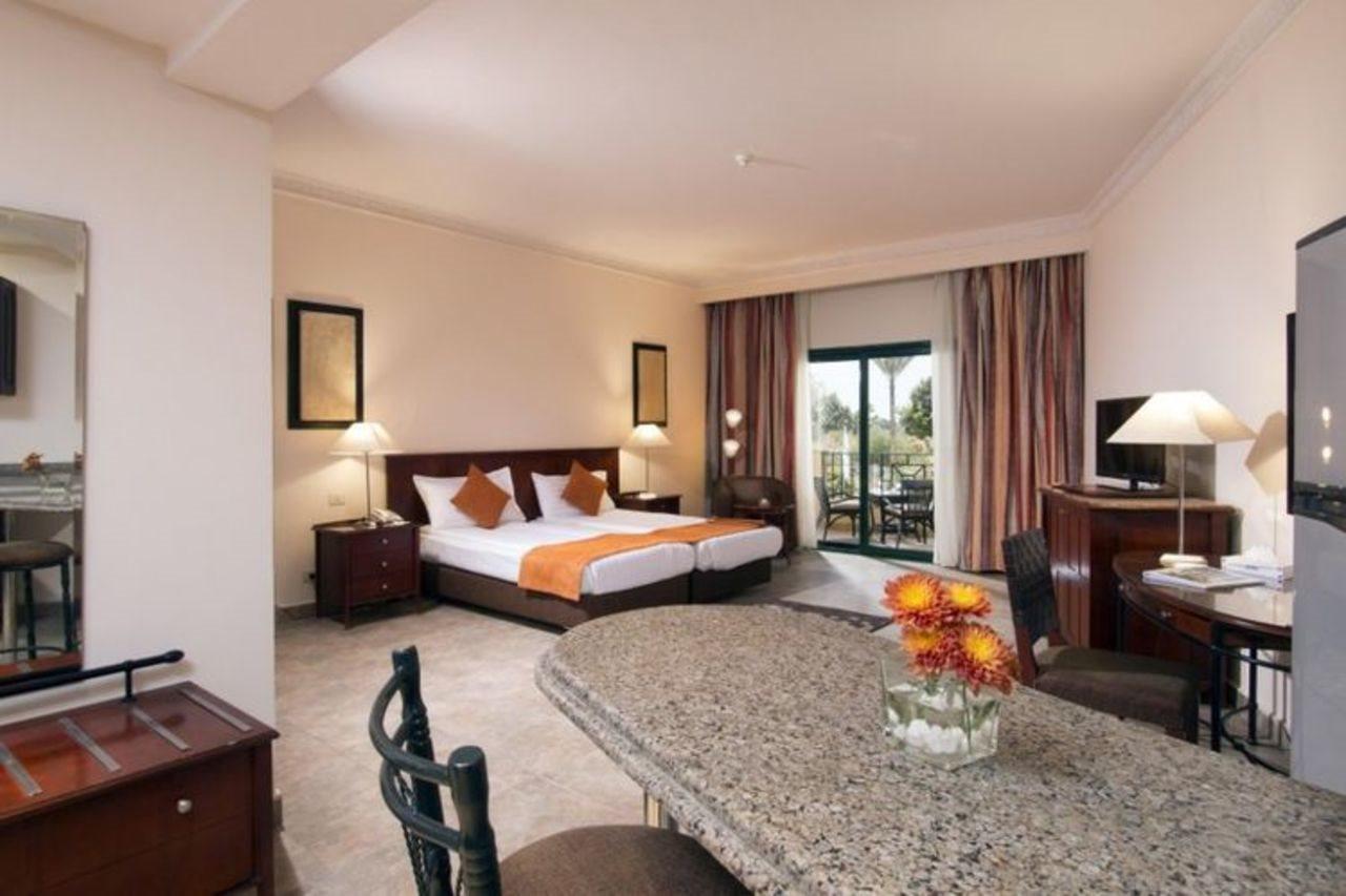 Swiss Inn Plaza Hotel 6th of October City Exterior foto